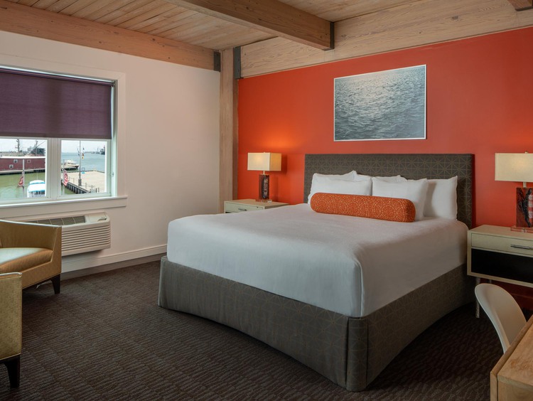 Harbor View King Suite bed